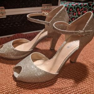 Gold/champagne sparkle peep-toe heels✨💖✨